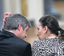 El jefe de Gabinete, que firmó el recorte, junto a Gabriela Michetti ayer en la conferencia. (Fuente: AFP) (Fuente: AFP) (Fuente: AFP)