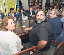 Mirta Petrocini, de la FEB, y Roberto Baradel, de Suteba, durante una reunión con la gobernación. (Fuente: DyN) (Fuente: DyN) (Fuente: DyN)