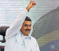Maduro saluda durante un acto de mujeres contra la violencia en Caracas. (Fuente: EFE) (Fuente: EFE) (Fuente: EFE)