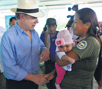 El presidente Santos visitó una zona veredal en Putumayo, donde conversó con los guerrilleros.