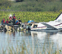 La avioneta se estrelló en Laguna del Sauce a poco de despegar y murieron los pilotos y los pasajeros. (Fuente: EFE) (Fuente: EFE) (Fuente: EFE)