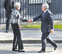 La primera ministra Theresa May se reunió con el presidente del Parlamento Europeo, Antonio Tajani. (Fuente: AFP) (Fuente: AFP) (Fuente: AFP)