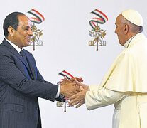 El Papa saluda al presidente egipcio, Abdel Fattah Al Sisi. (Fuente: AFP) (Fuente: AFP) (Fuente: AFP)
