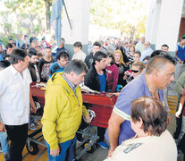 Familiares y amigos de Araceli acompañaron a la familia y apoyaron sus reclamos.