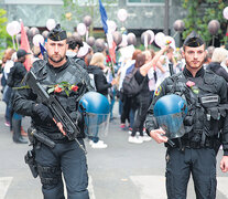 Manifestación de esposas y compañeros de policías franceses en París exigiendo seguridad.  (Fuente: AFP) (Fuente: AFP) (Fuente: AFP)