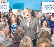 Theresa May en un acto político ayer en el pueblo Banchory, en el noreste de Escocia. (Fuente: AFP) (Fuente: AFP) (Fuente: AFP)