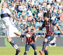 El encuentro fue jugado con mucha intensidad por parte de los dos equipos. (Fuente: El encuentro fue jugado con mucha intensidad por parte de los dos equipos.) (Fuente: El encuentro fue jugado con mucha intensidad por parte de los dos equipos.) (Fuente: El encuentro fue jugado con mucha intensidad por parte de los dos equipos.)