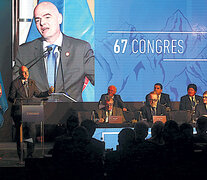 El presidente de la FIFA, Gianni Infantino, hablando durante el Congreso de la Conmebol en Chile.