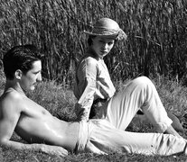 Paula Beer y Pierre Niney, filmados en un exquisito blanco y negro por François Ozon.