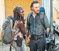 Michonne y Rick, personajes centrales de una temporada que mejoró un poco en su segunda tanda de episodios.