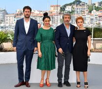 Santiago Mitre, Erica Rivas, Ricardo Darín y Dolores Fonzi, en la sesión de fotos del Festival de Cannes. (Fuente: AFP) (Fuente: AFP) (Fuente: AFP)