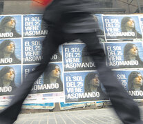 Los afiches que ayer aparecieron en la ciudad de Buenos Aires anticipando una posible candidatura. (Fuente: DyN) (Fuente: DyN) (Fuente: DyN)