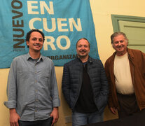 Sabbatella con los dirigentes locales de Nuevo Encuentro, José Tessa y Gastón Seghetti. (Fuente: Sebastián Granata) (Fuente: Sebastián Granata) (Fuente: Sebastián Granata)