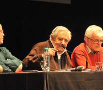 Mujica en ATE Santa Fe junto al titular del gremio Jorge Hoffmann y el ministro Contigiani. (Fuente: Eduardo Seval) (Fuente: Eduardo Seval) (Fuente: Eduardo Seval)