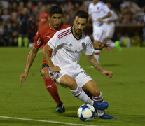 Scocco anotó el empate transitorio. Tuvo un buen partido pero no fue acompañado por Formica y Maxi. (Fuente: Sebastián Granata) (Fuente: Sebastián Granata) (Fuente: Sebastián Granata)