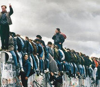 Tiempo &amp;quot;post totalitario&amp;quot; desde 1989 con la caída del muro de Berlín.