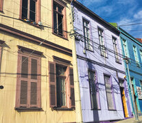 Desniveles y fachadas de colores, dos distintivos de Valparaíso.