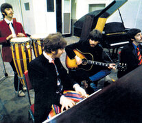 The Beatles en el Estudio 2 de Abbey Road, registrando una obra cumbre de su historial.