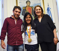 Fein publicó una foto con la campeona paralímpica Yanina Martínez, que se quedó sin pensión.