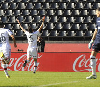 Fertoli hizo el primer gol recién salido del vestuario, a los 2 minutos de juego. (Fuente: Andres Macera) (Fuente: Andres Macera) (Fuente: Andres Macera)