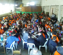 Los voluntarios almorzando en San Antonio de Areco.