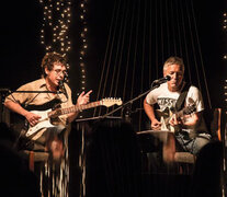 Fernando Cabrera y Martín Buscaglia tocarán esta noche en el Teatro de Plataforma Lavardén.