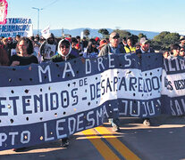 Después de pasar por el penal del Alto Comedero, los manifestantes recorrieron a pie cinco kilómetros, de Calilegua a Ledesma.