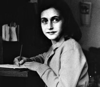 “Al escribir me libero de todo, mi pesar desaparece y mi valor renace”, anotó Ana Frank en su diario.