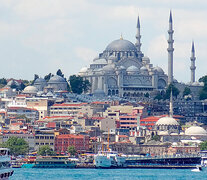 La Mezquita Azul domina el panorama urbano de una Estambul en proceso de “nacionalización”.