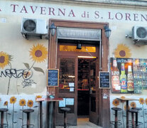 La Taverna di San Lorenzo, frente al mercado barrial, ideal para la hora del aperitivo.