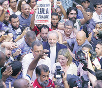 Miles de seguidores rodean a Lula durante una presentación en Salvador, estado de Bahía. (Fuente: AFP) (Fuente: AFP) (Fuente: AFP)