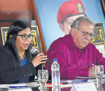 Delcy Rodríguez, presidenta del cuerpo, ayer con I. Rodríguez, segundo vice.