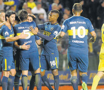 Todo Boca se junta en el festejo del gol marcado por Pavón, el único del encuentro. (Fuente: DyN) (Fuente: DyN) (Fuente: DyN)