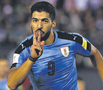 Luis Suárez, que no estaba ciento por ciento físicamente, grita el segundo de Uruguay. (Fuente: EFE) (Fuente: EFE) (Fuente: EFE)