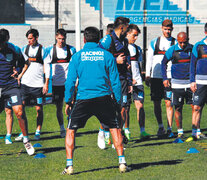 Racing entrenó ayer en el Cilindro, pero Cocca no definió el once titular. Lisandro López no faltará.