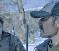 Nahuel (Lautaro Bettoni) y Ernesto (Germán Palacios), voluntades enfrentadas en un paisaje nevado.