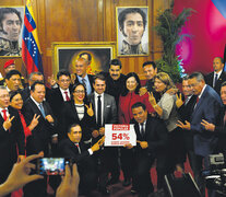 Maduro estuvo acompañado de los gobernadores electos del PSUV el domingo pasado. (Fuente: AFP) (Fuente: AFP) (Fuente: AFP)