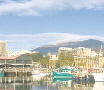 La partida del puerto de Hobart, la capital de Tasmania, en el extremo sur australiano. (Fuente: Graciela Cutuli) (Fuente: Graciela Cutuli) (Fuente: Graciela Cutuli)