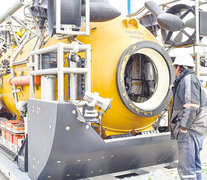 El minisubmarino de rescate está listo para ser subido a bordo del Sophie Siem. (Fuente: Télam) (Fuente: Télam) (Fuente: Télam)