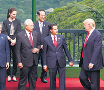 De iz. a der. participaron de la cumbre APEC: Abe, Putin, Jae-in, Rasak, Peña Nieto y Trump, entre otros líderes mundiales.