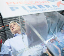 Piñera no logra vencer la apatía general, pero lidera cómodo en las encuestas.