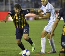 Maxi González reemplazó a Romero a los pocos minutos y tuvo un discreto partido.