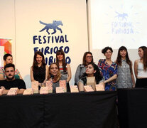 Parte del equipo organizador del Festival Furioso de Dibujo, durante el lanzamiento.