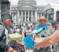 Los pequeños productores protestaron y a la vez se solidarizaron con los jubilados. (Fuente: Gonzalo Martinez) (Fuente: Gonzalo Martinez) (Fuente: Gonzalo Martinez)