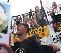 La presentación del Informe se hizo en Plaza de Mayo, con familiares de las víctimas. (Fuente: Leandro Teysseire) (Fuente: Leandro Teysseire) (Fuente: Leandro Teysseire)