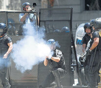 El reclamo ante la CIDH se produjo tras la represión del jueves pasado y para preservar a quienes se manifiesten hoy en el Congreso. (Fuente: Leandro Teysseire) (Fuente: Leandro Teysseire) (Fuente: Leandro Teysseire)