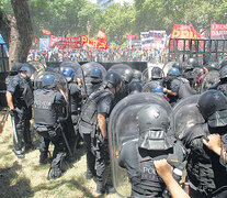 La jueza ordenó las medidas para evitar que este lunes se produjera una represión policial como la del jueves. (Fuente: Bernardino Avila) (Fuente: Bernardino Avila) (Fuente: Bernardino Avila)