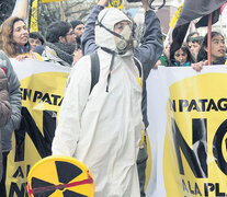 Vecinos y ambientalistas se movilizaron contra la instalación de la central nuclear. (Fuente: ADN Rìo Negro) (Fuente: ADN Rìo Negro) (Fuente: ADN Rìo Negro)