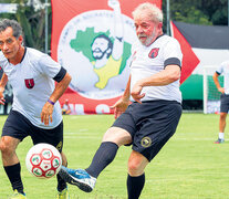 Lula participa del partido-homenaje a Sócrates en Guararema, estado de San Pablo. (Fuente: EFE) (Fuente: EFE) (Fuente: EFE)