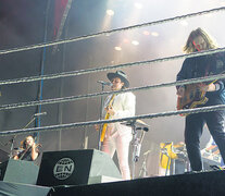 En Brasil, Arcade Fire tocó en un escenario preparado como un ring de boxeo.